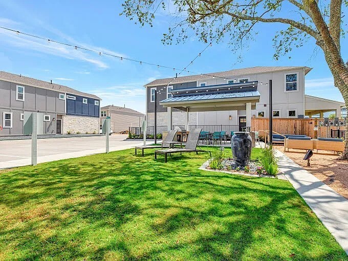 Foto principal - 1520 Beach Oak Dr