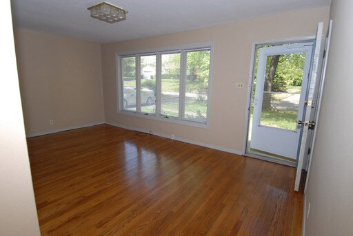 Building Photo - 10100 Fieldcrest Ln