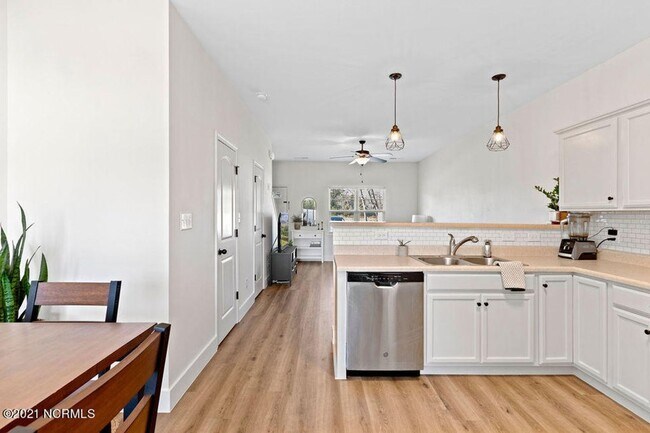 Foto del edificio - Sneads Ferry Townhouse!