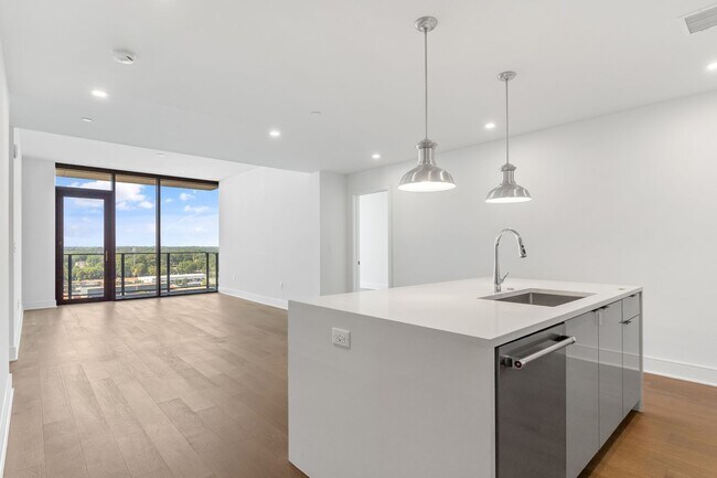Building Photo - Exciting 2 Bedroom 2 Bath High rise unit i...