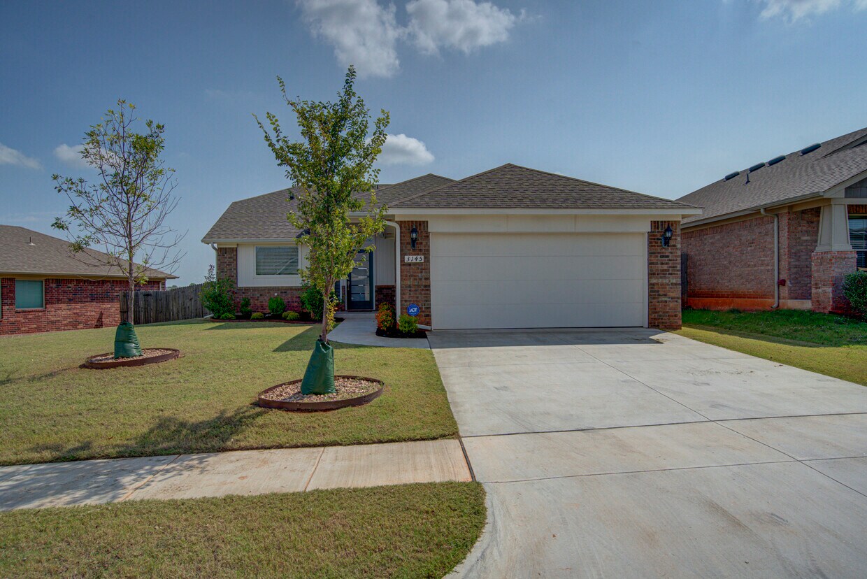 Primary Photo - 3145 Midland Valley St