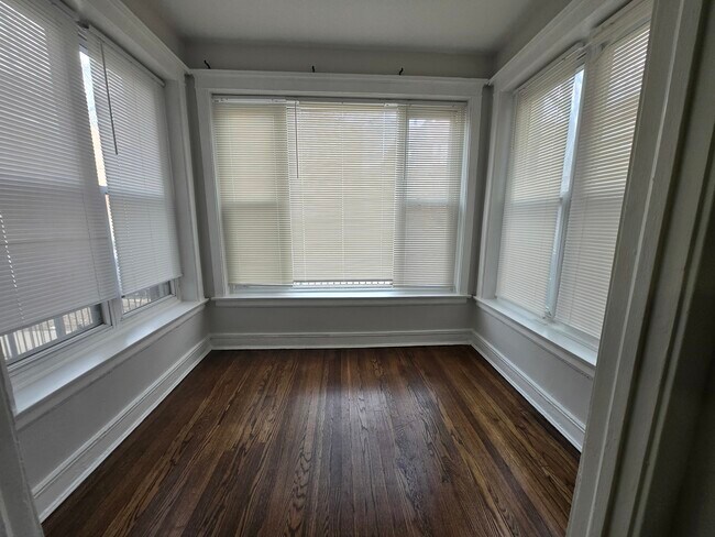 Building Photo - 6812 S Cornell Ave