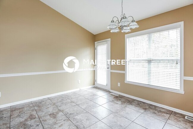 Foto del edificio - 3 Bedroom Pet-Friendly Home in Winston-Sal...