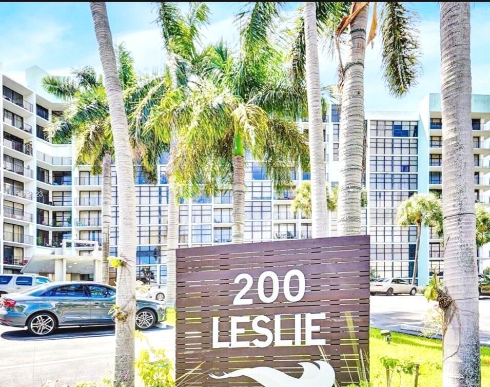 Foto principal - 200 Leslie Dr