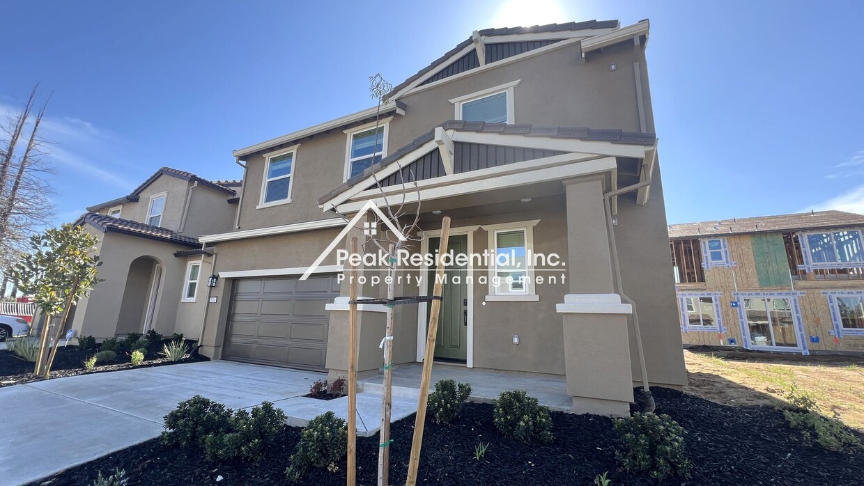 Foto principal - Brand New Sacramento 4bd/2.5ba Home!