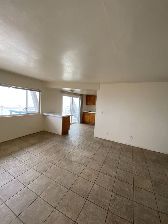 Building Photo - 6681 Del Playa Dr