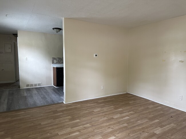 Building Photo - 1008 Anderson Pl