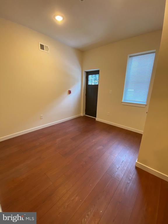 Foto del edificio - 5231 Chester Ave