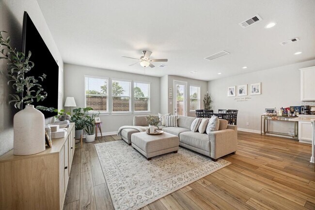 Foto del edificio - 4122 Peaceful Pines Ln
