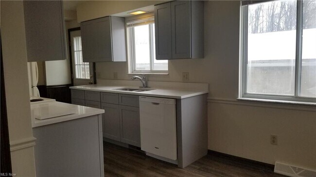 Foto del edificio - 2562 Graham Rd