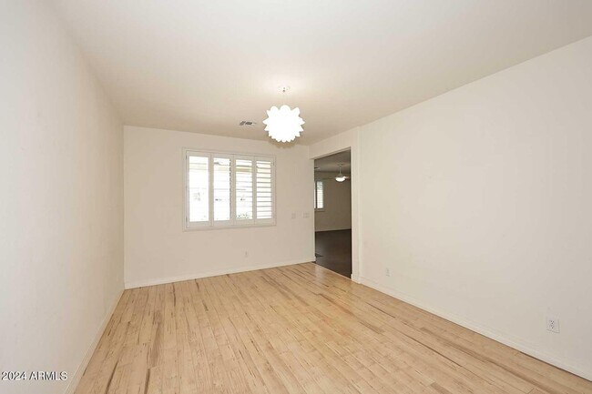 Building Photo - 3841 E Palo Verde St