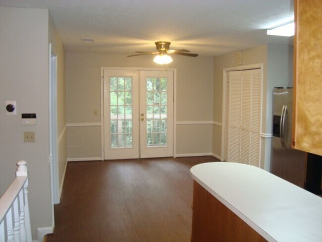 Foto del edificio - Three bedroom/2bathroom Condo available fo...