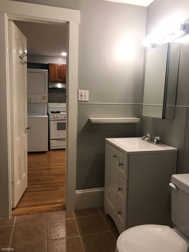 Building Photo - 2 br, 1 bath Apartment - 25 Ocean St