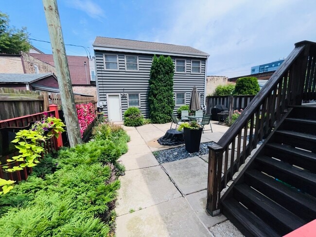 Building Photo - 2624 W Attrill St
