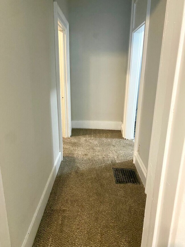 Building Photo - 212 Tinkler St