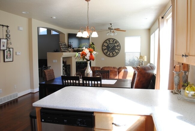 Building Photo - 9735 Bluffside Dr