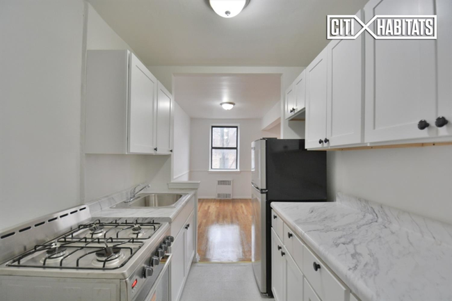 Foto del edificio - 2420 Morris Ave