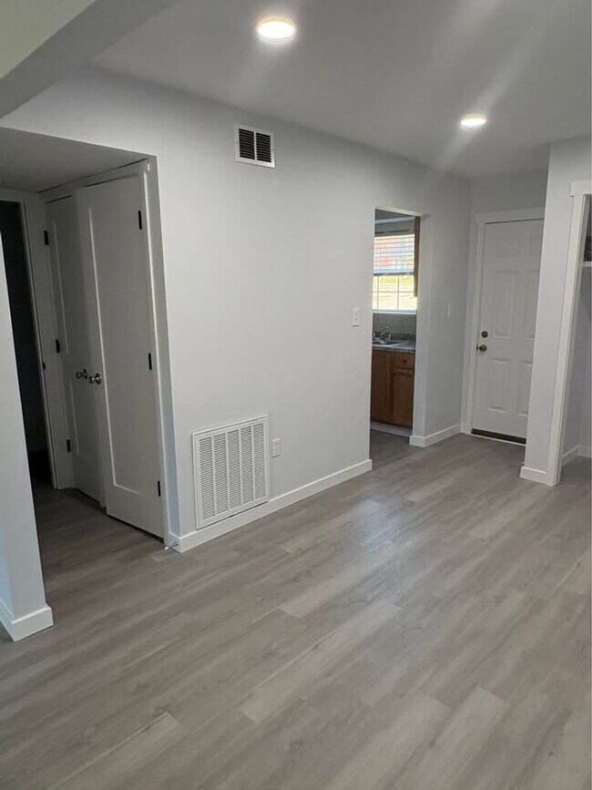 Foto del edificio - Newly Renovated 2 Bedroom 1.5 Bath