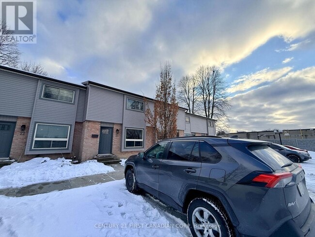 Building Photo - 253 Taylor St