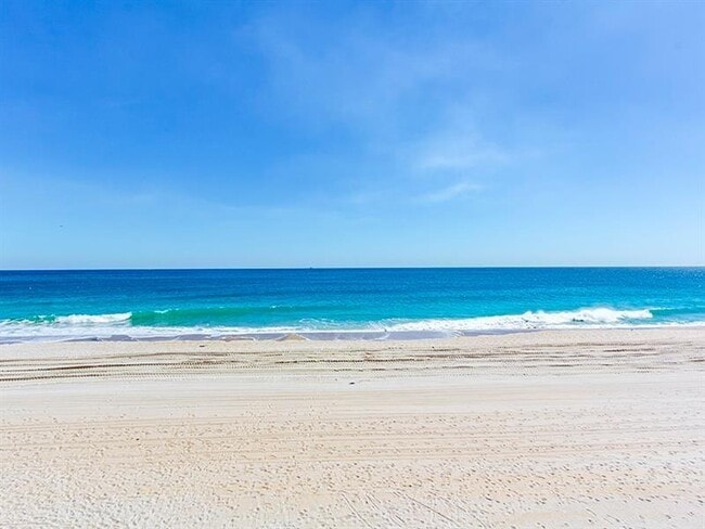 Building Photo - 3000 E Sunrise Blvd