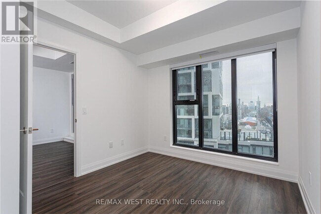 Building Photo - 20 Soudan Ave