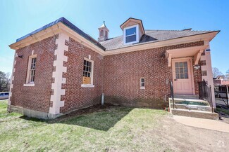 Building Photo - 227 Pleasant St