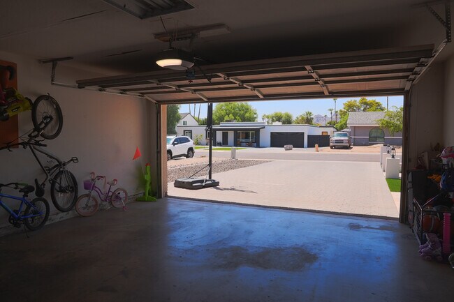 Foto del edificio - 2526 E Mercer Ln