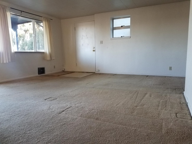 Building Photo - 852 HS CARLSEN