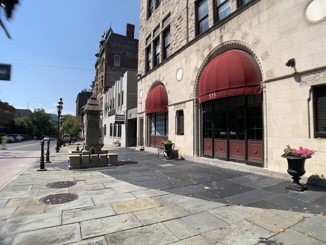 Main Street, Bethlehem, PA (Bldg Entrance) - 535 Main St