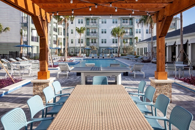 Building Photo - Marlowe Lake Manatee