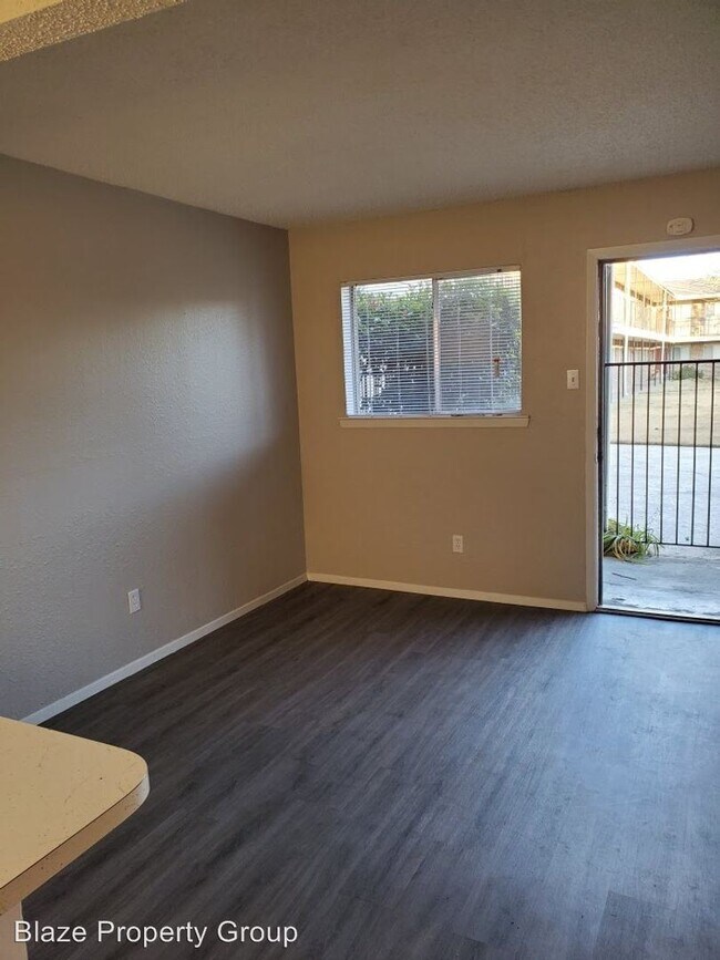 Foto del edificio - 1 br, 1 bath Apartment - 2800 Lometa Dr