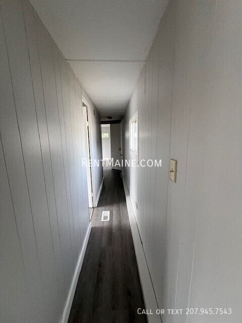 Foto del edificio - 681 Main Rd N