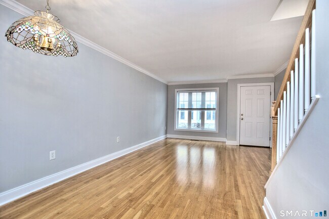 Foto del edificio - 39 Maple Tree Ave