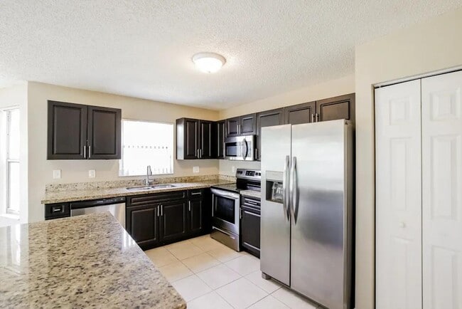 Foto del edificio - 18021 SW 12th Ct