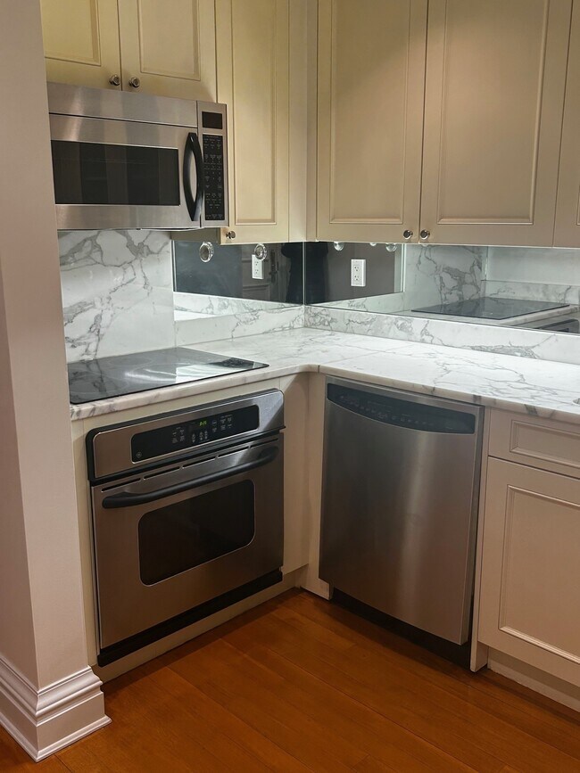 Building Photo - 502 Park Ave