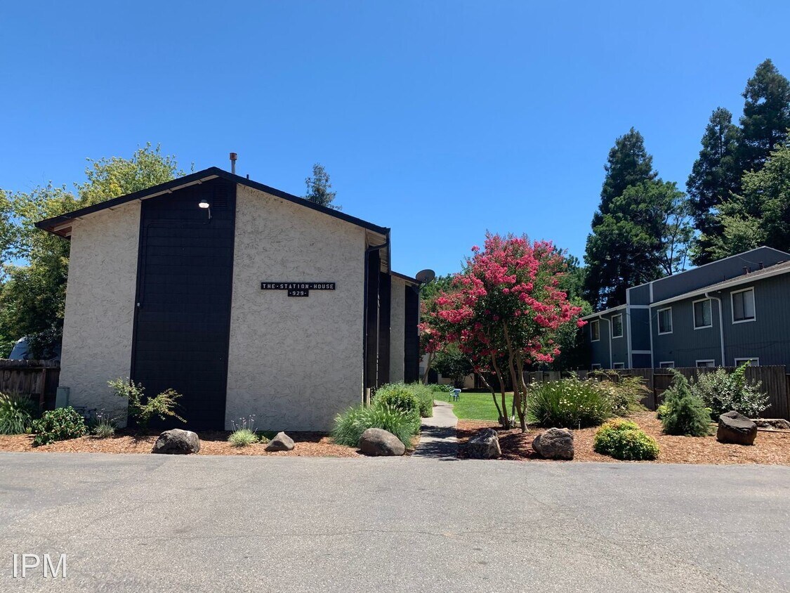 Foto principal - 929 W 4th Ave