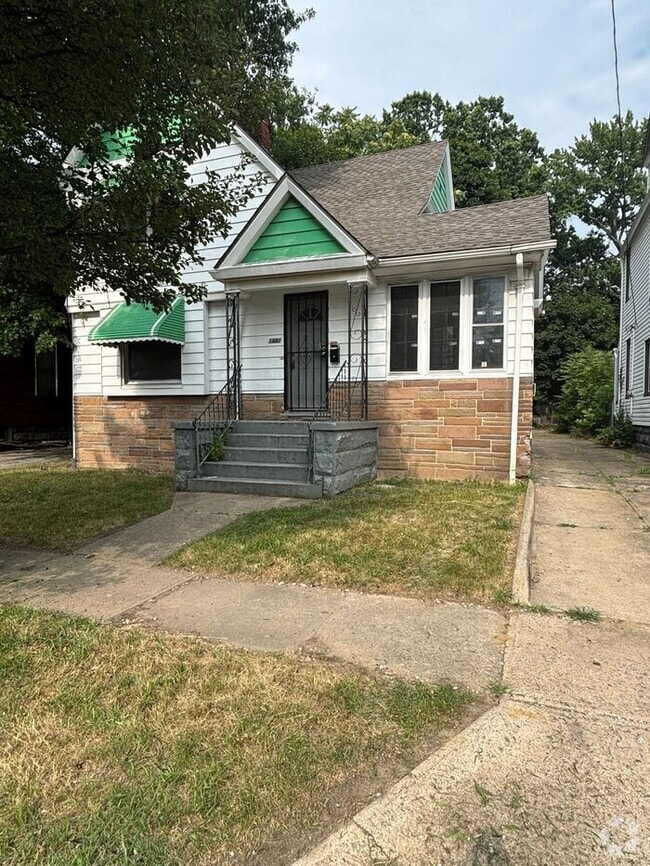 Building Photo - 1447 E 110th St