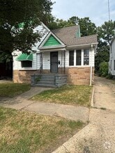 Building Photo - 1447 E 110th St