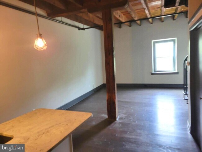 Building Photo - 170 South St