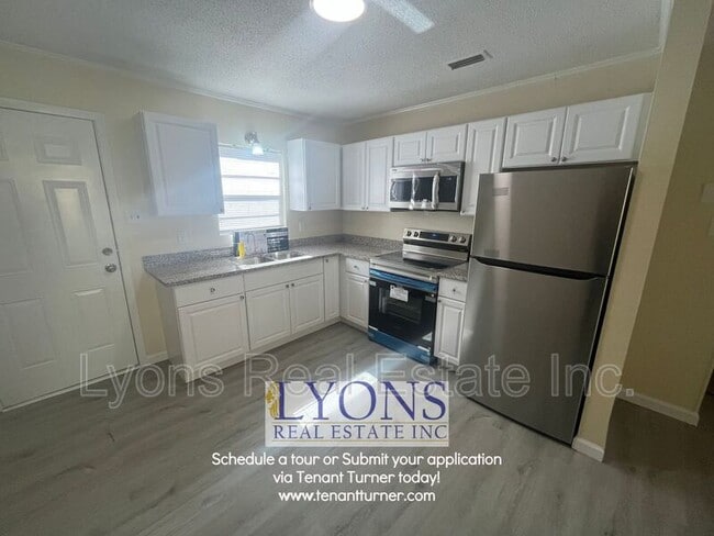 Building Photo - 903 Greenwood Dr