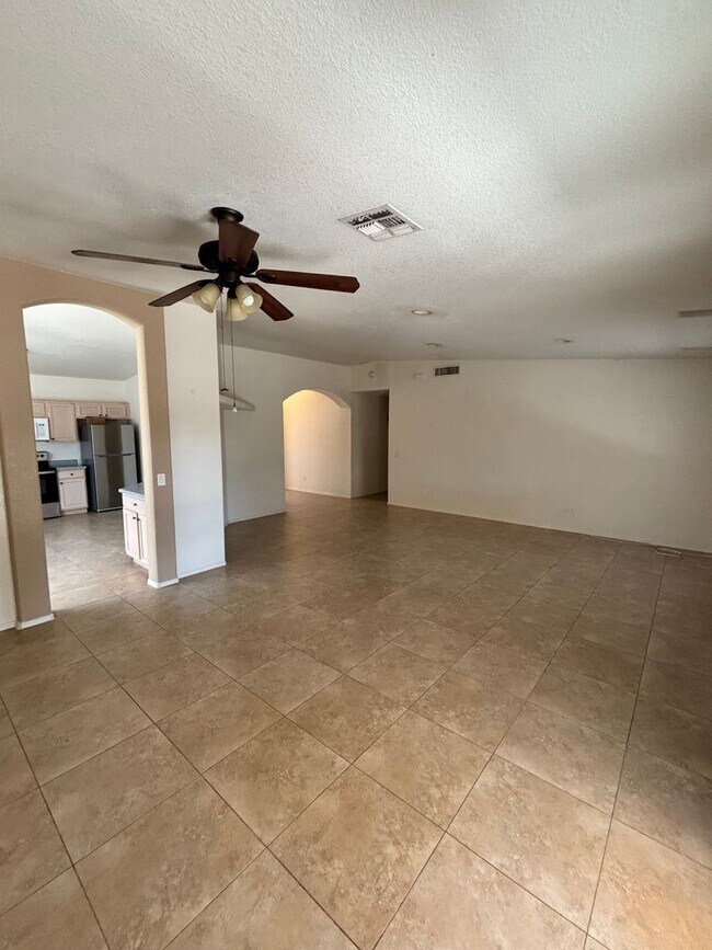 Foto del edificio - Available Now!