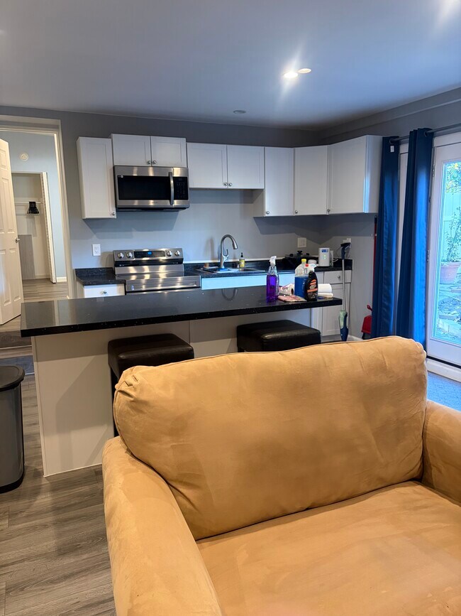 Cocina y sala de estar - 433 S Fairview St