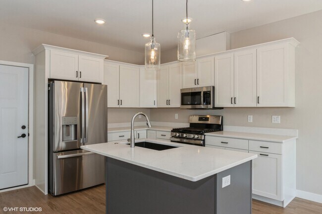 Building Photo - 762 Brook Ridge Ave