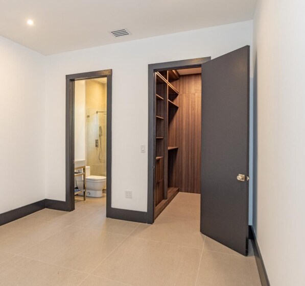 Foto del edificio - 2440 N Shore Terrace