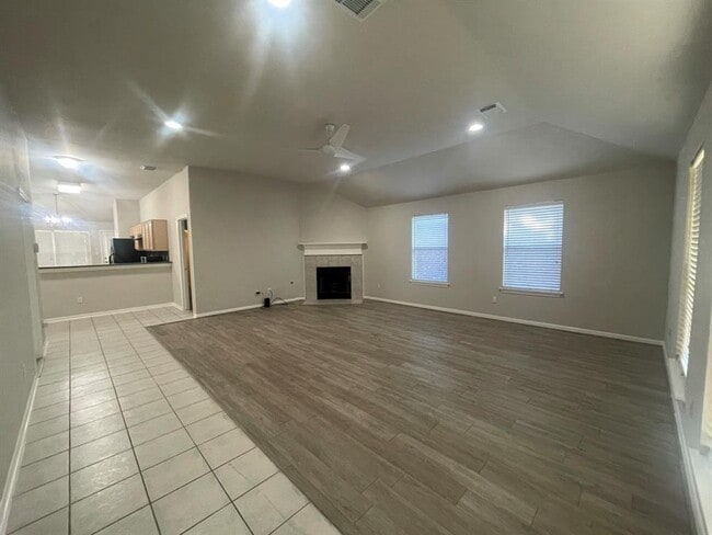 Building Photo - 6715 Lozier St