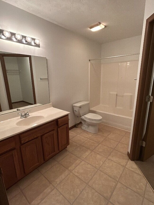 Foto del edificio - Large townhouse with 3 Bedrooms, 3.5 Bath,...