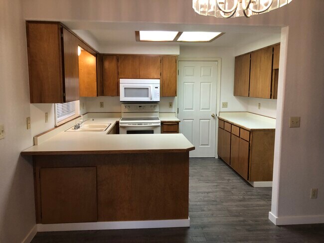 Foto del edificio - 1372 Glengrove Ave