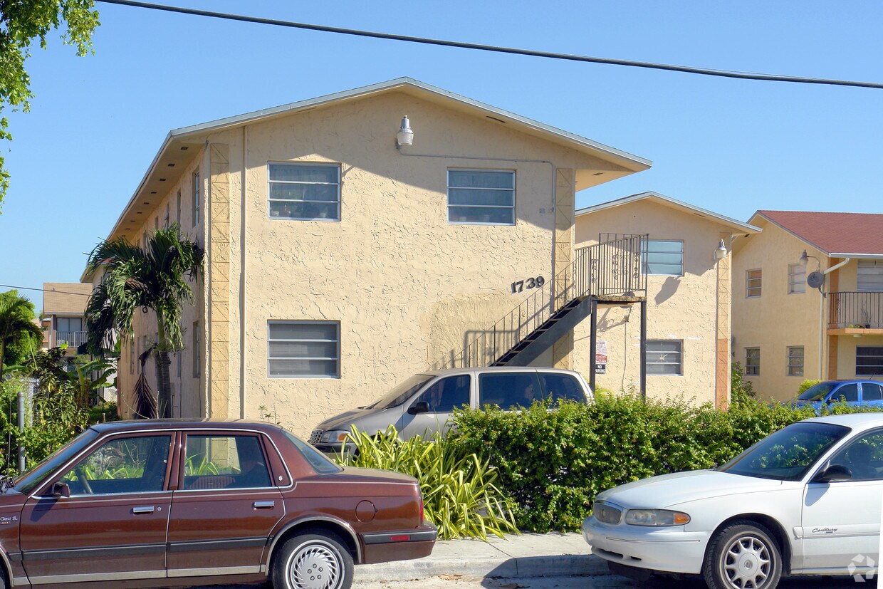 Building Photo - 1739 W 41st St