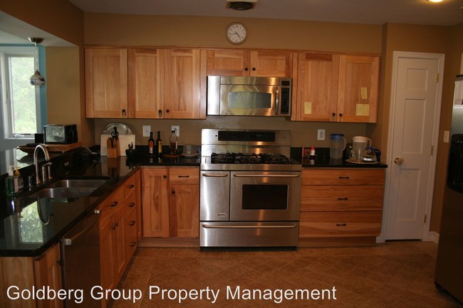 Building Photo - 5701 Springfield Dr