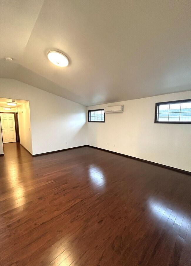 Foto del edificio - Large 4 bedroom 2 bath home